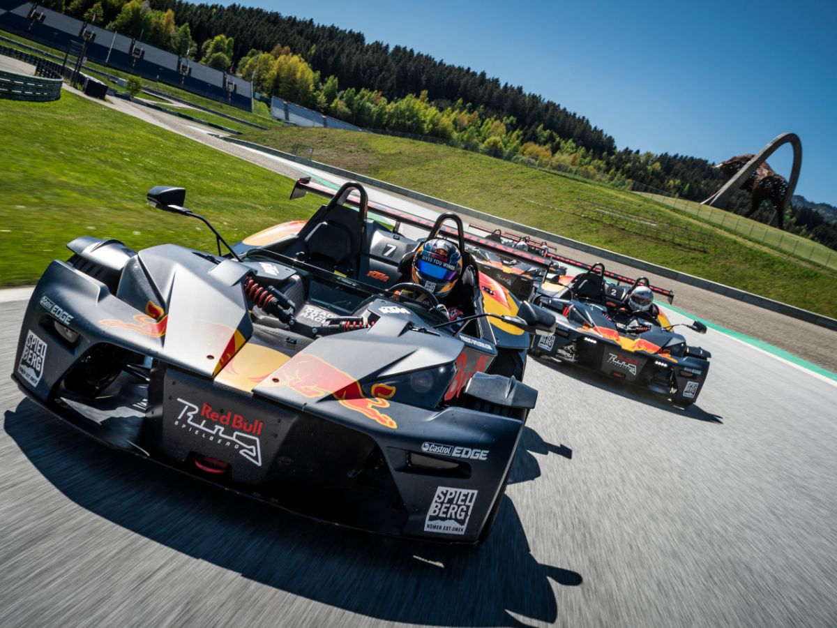 KTM X-Bow starts overtaking on track