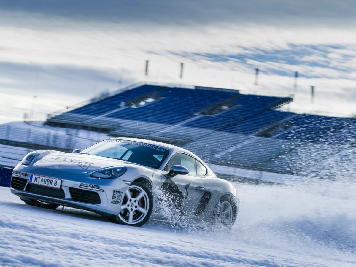 Porsche 718 Cayman S practicing on the snowy race-track