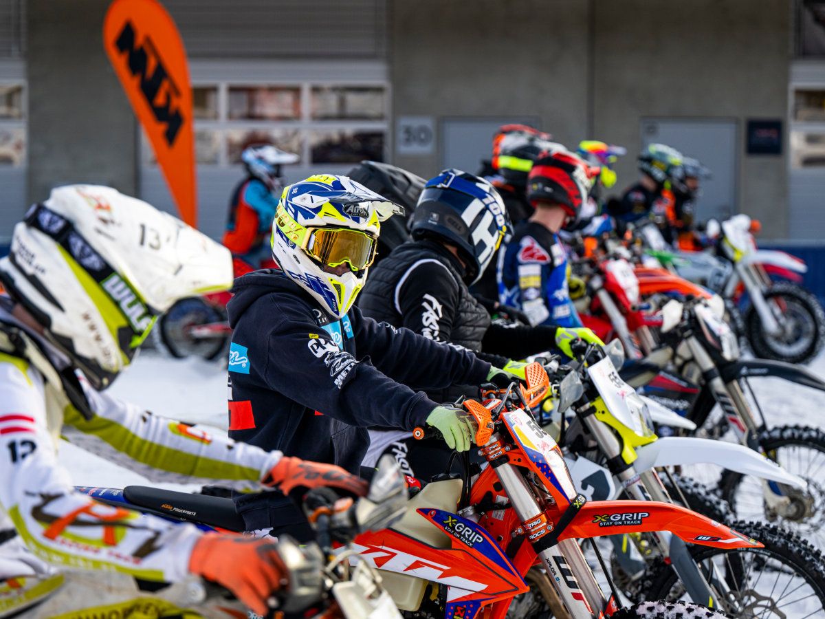Enduro Rennen im Schnee