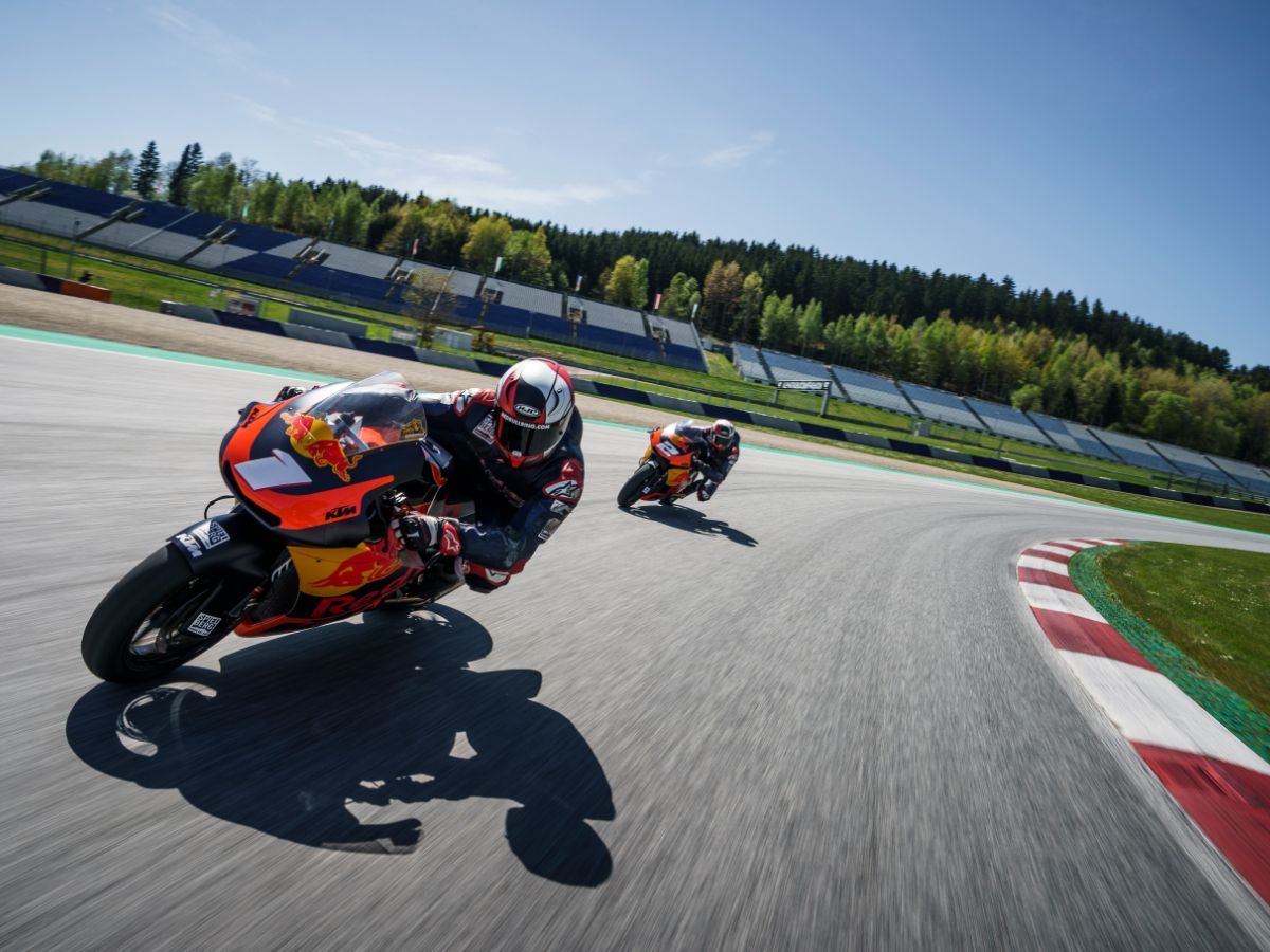 Two Moto2 Bikes fahren auf dem Red Bull Ring